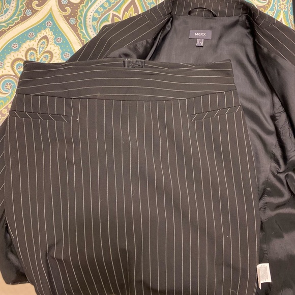 MEXX | Pinstripe Skirt Suit - Size 8 - Picture 5 of 12